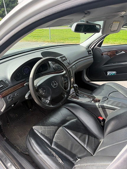 Mercedes-Benz E320 5 of 5