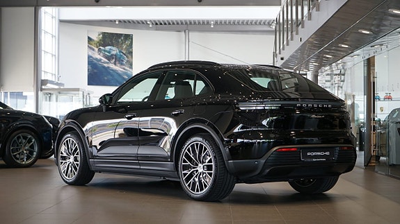 Porsche Macan 4 2 of 5