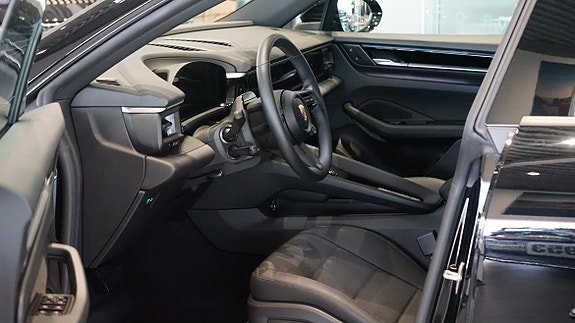 Porsche Macan 4 5 of 5
