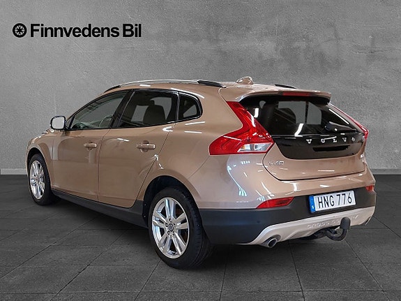 Volvo V40 Cross Country 3 of 5