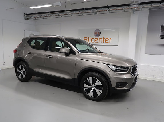 Volvo XC40 3 of 5