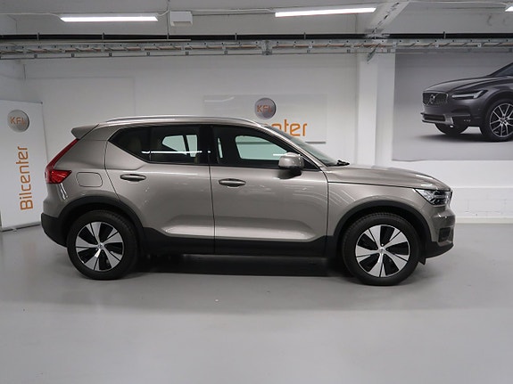 Volvo XC40 4 of 5