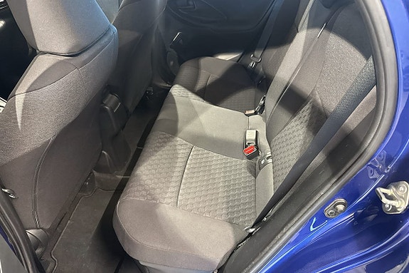 Toyota Yaris 8 of 12