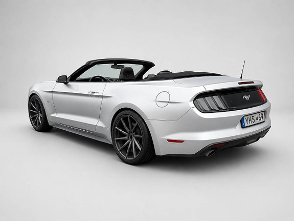 Ford Mustang 3 of 5