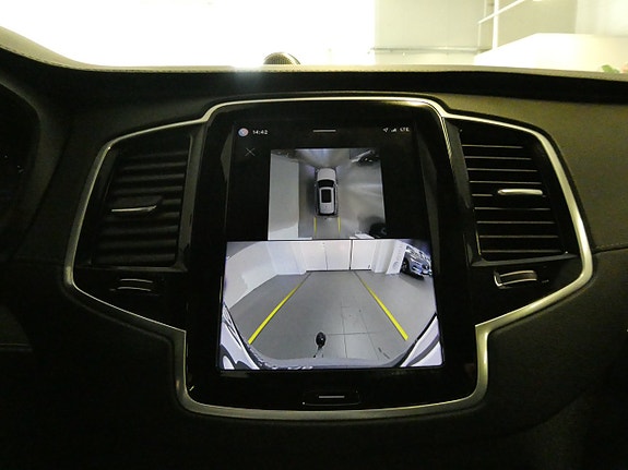 Volvo XC90 24 of 30
