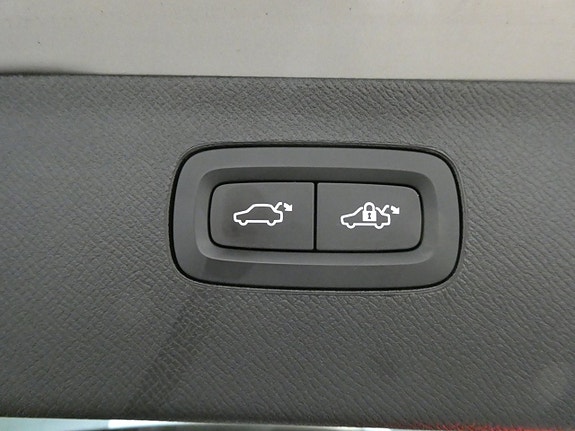 Volvo XC90 12 of 30