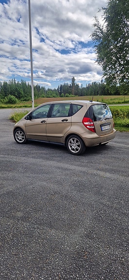 Mercedes-Benz A150 2 of 5
