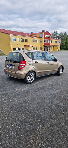 Mercedes-Benz A150 3 of 5