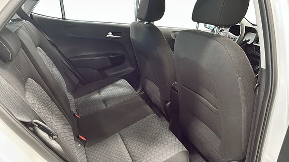 Kia Picanto 5 of 9