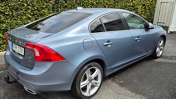 Volvo S60 4 of 5