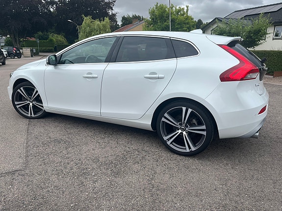 Volvo V40 3 of 5