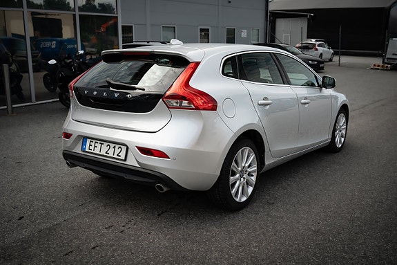 Volvo V40 6 of 19
