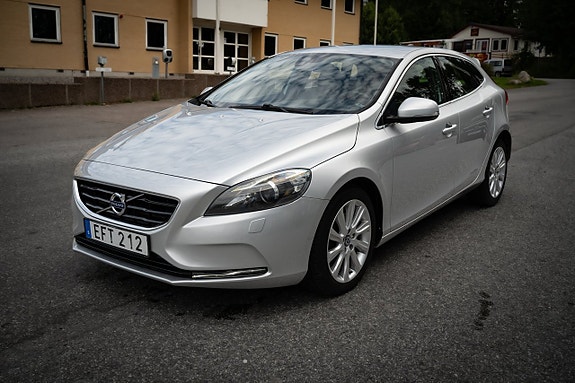 Volvo V40 3 of 19