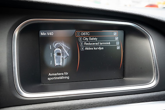 Volvo V40 12 of 19