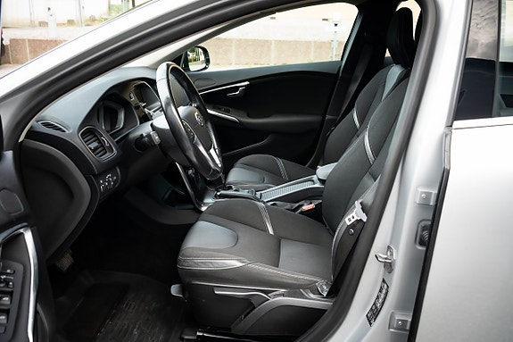 Volvo V40 8 of 19
