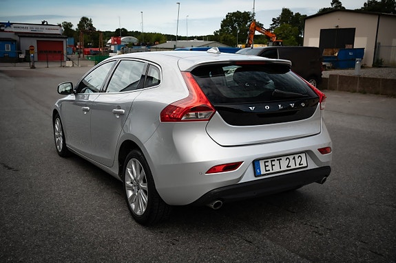 Volvo V40 4 of 19
