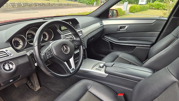 Mercedes-Benz E220 5 of 5