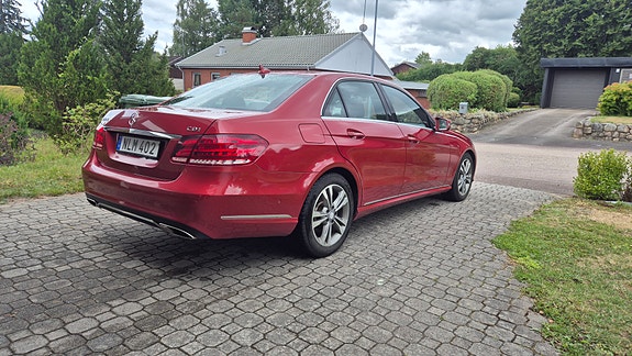 Mercedes-Benz E220 3 of 5