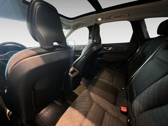 Volvo XC60 12 of 20