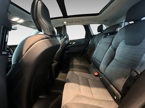 Volvo XC60 11 of 20