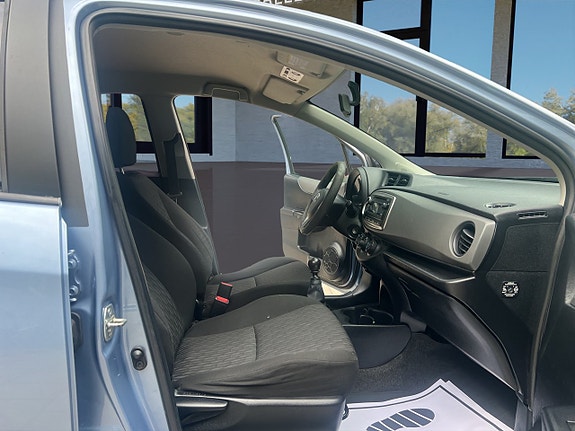 Toyota Yaris 14 of 16