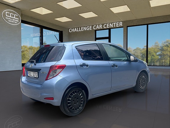 Toyota Yaris 3 of 16