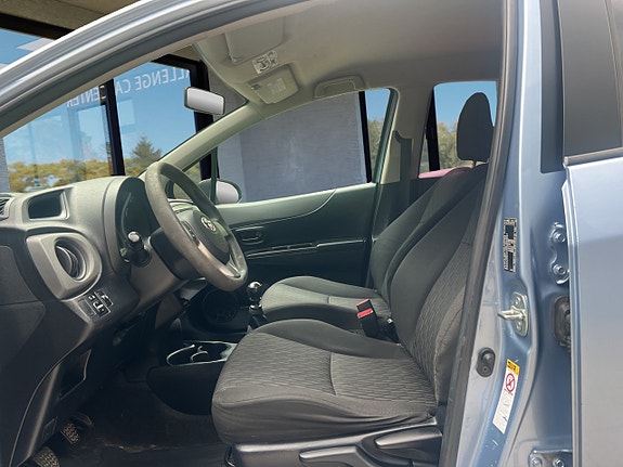 Toyota Yaris 9 of 16