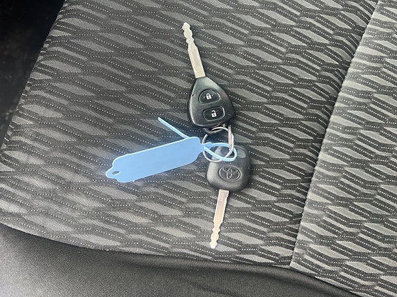 Toyota Yaris 16 of 16
