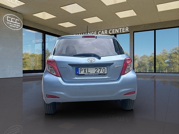 Toyota Yaris 7 of 16