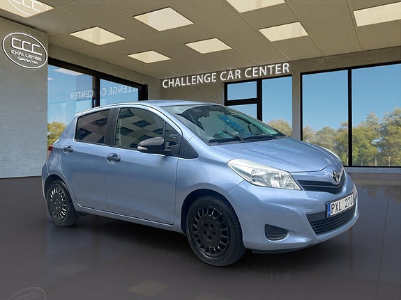 Toyota Yaris 2 of 16