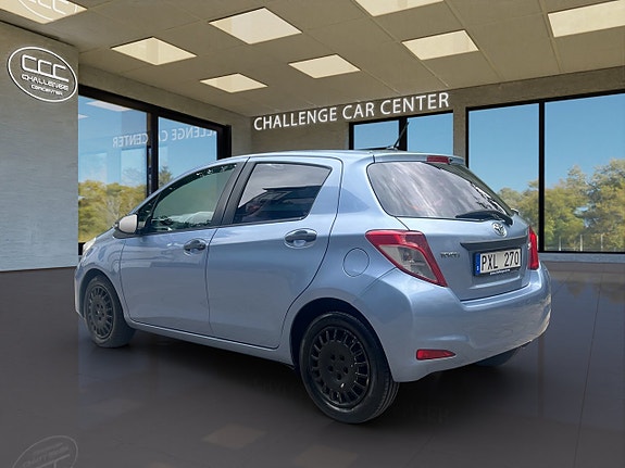 Toyota Yaris 4 of 16