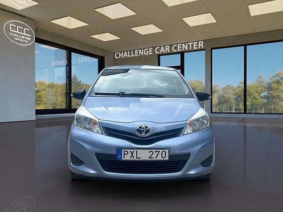 Toyota Yaris 8 of 16