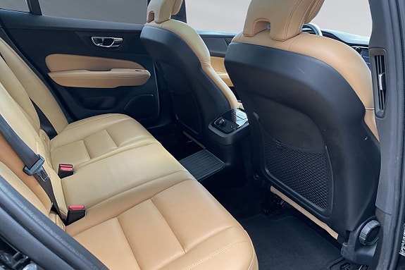 Volvo V60 11 of 28