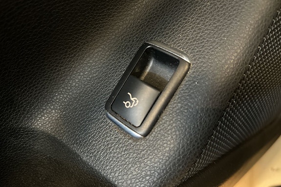Mercedes-Benz CLA200 26 of 28