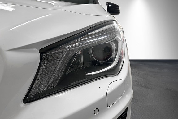 Mercedes-Benz CLA200 12 of 28