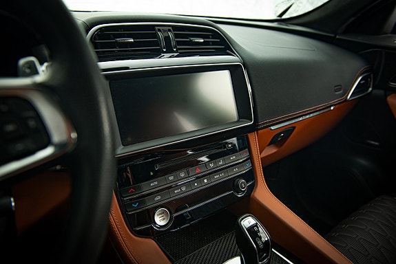 Jaguar F-PACE 24 of 30