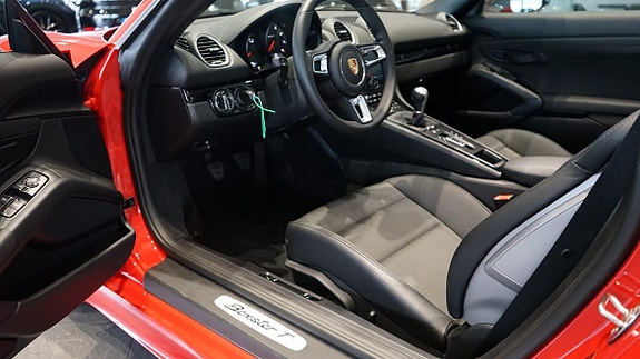 Porsche 718 5 of 8