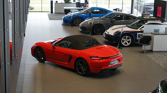Porsche 718 4 of 8