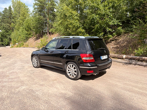 Mercedes-Benz GLK220 4 of 5
