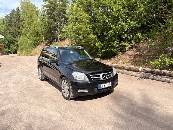 Mercedes-Benz GLK220 2 of 5