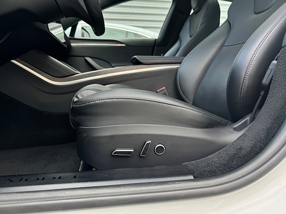 Tesla Model S 11 of 23