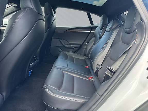 Tesla Model S 10 of 23