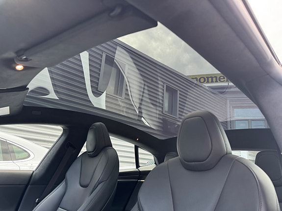 Tesla Model S 13 of 23