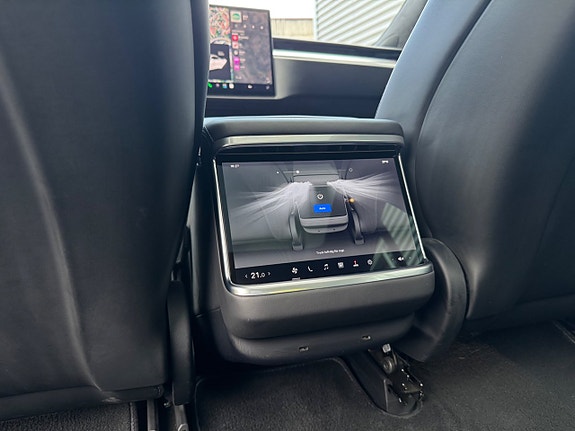 Tesla Model S 15 of 23