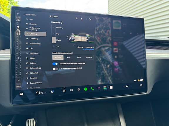 Tesla Model S 18 of 23