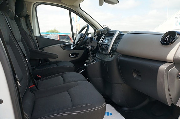 Renault Trafic 6 of 10