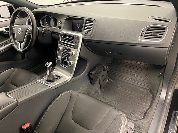 Volvo V60 Cross Country 4 of 5