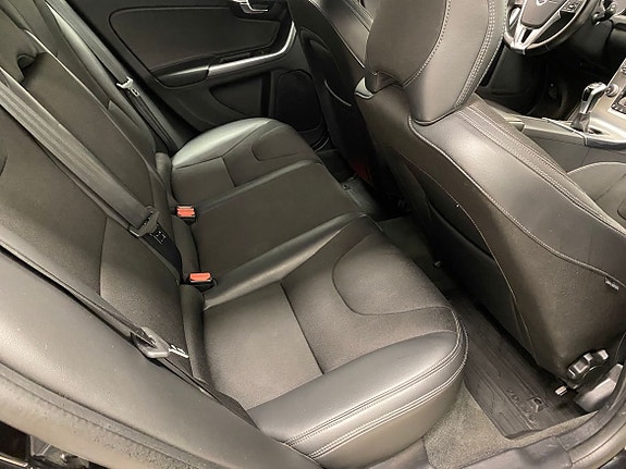 Volvo V60 Cross Country 5 of 5