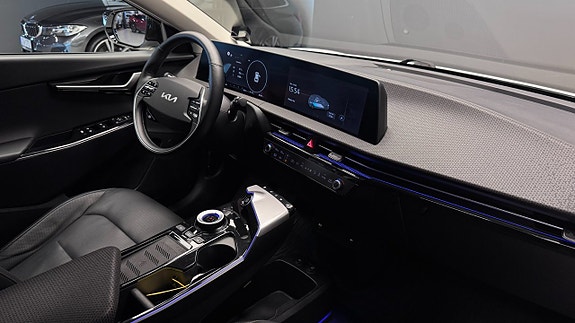 Kia EV6 8 of 21