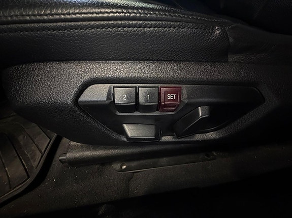 BMW 320d 13 of 17